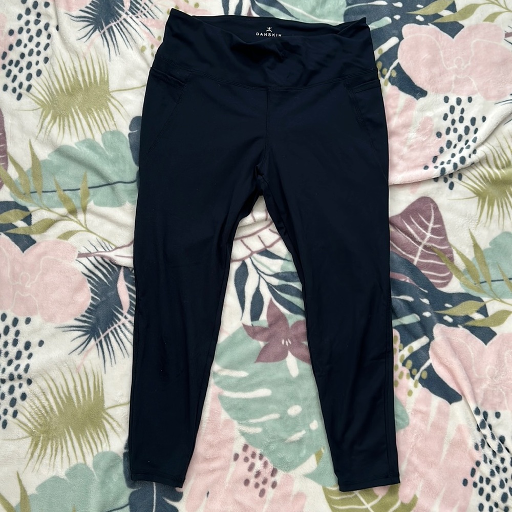 XL Navy blue Danskin leggings. 24” pockets.